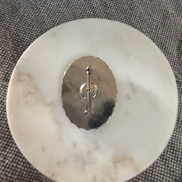 Vintage Black and Cream Cameo Brooch - Picture 3 of 4